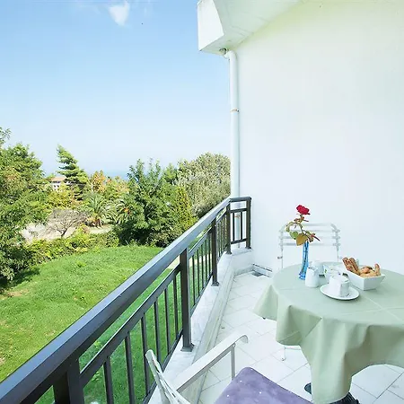 Pashos Hotel