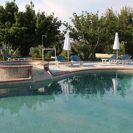 Pashos Hotel